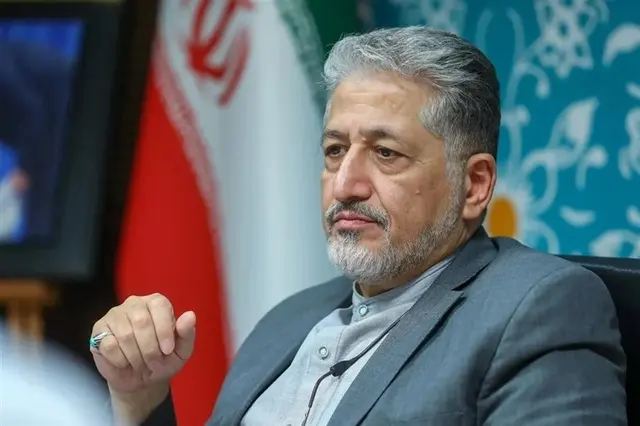 رنجبر به معاونان دانشگاه آزاد:کرسی آزاداندیشی با بنر محقق نمی‌شود