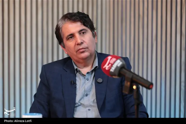 تعداد بالای باسواد، جامعه‌ی فرهیخته نمی‌سازد