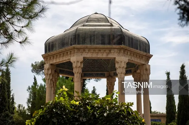 حافظ شیرازی پاسدار قرائات قرآن بود